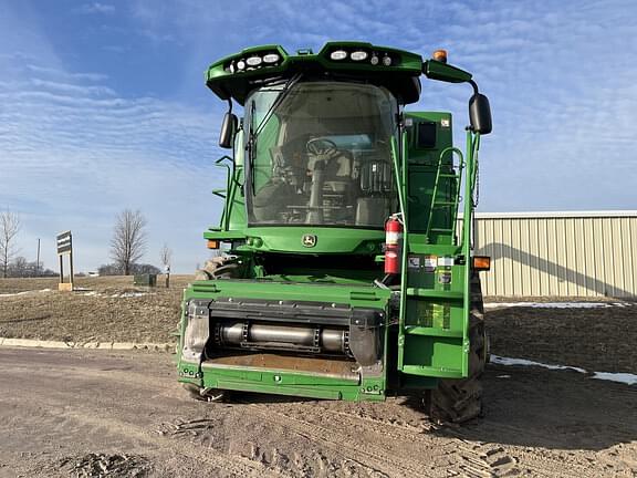 Image of John Deere S780 Image 1