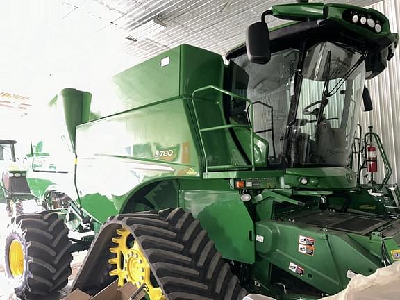 Image of John Deere S780 equipment image 1