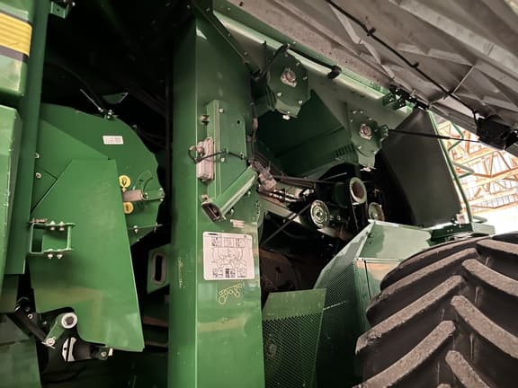 Image of John Deere S780 equipment image 4