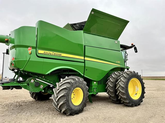 Image of John Deere S780 equipment image 4