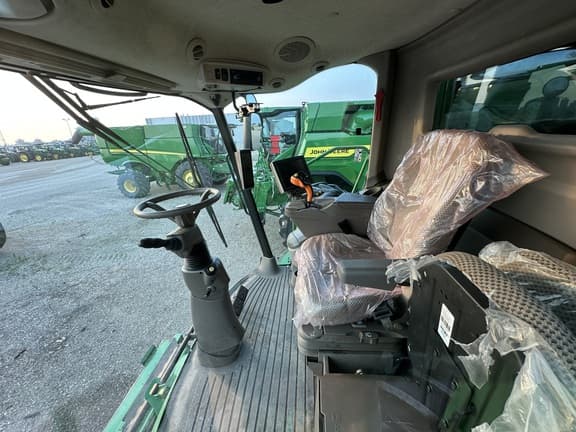 Image of John Deere S780 equipment image 2