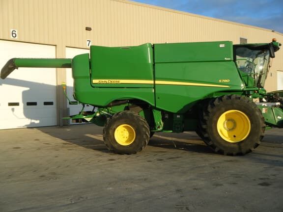 Image of John Deere S780 equipment image 1