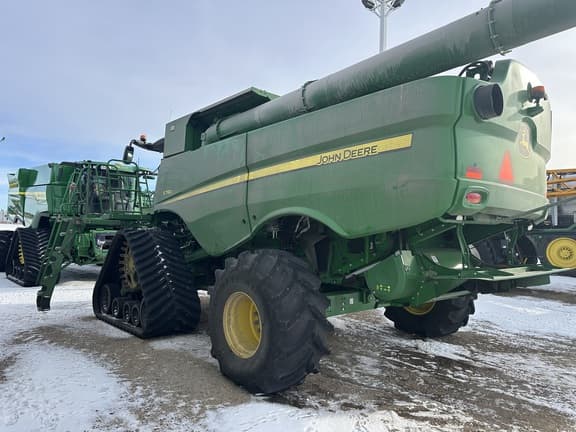 Image of John Deere S780 equipment image 2