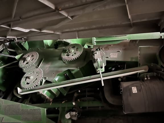 Image of John Deere S780 equipment image 2