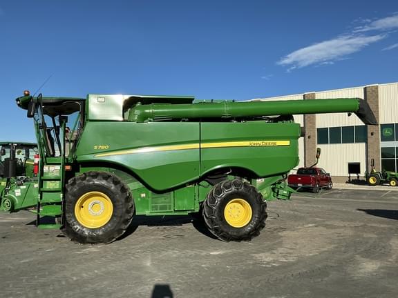 Image of John Deere S780 equipment image 1