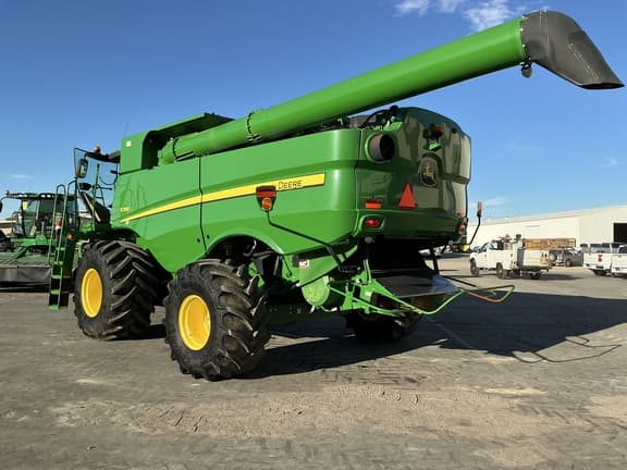 Image of John Deere S780 equipment image 2