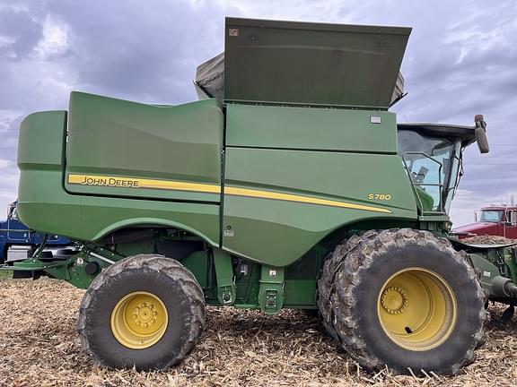 Image of John Deere S780 equipment image 1