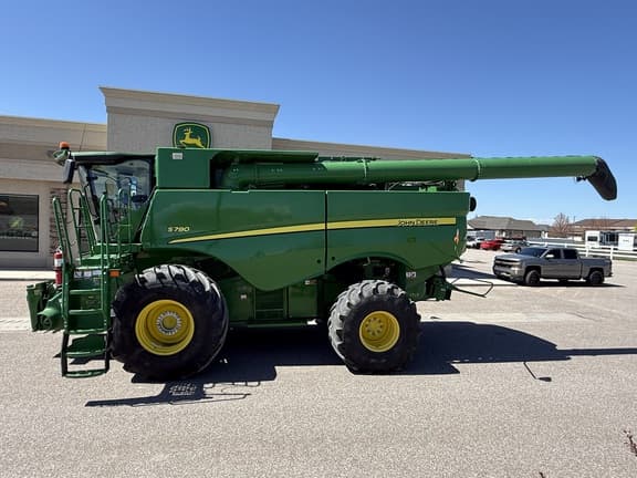 Image of John Deere S780 equipment image 1