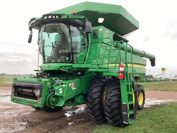 Image of John Deere S780 equipment image 2