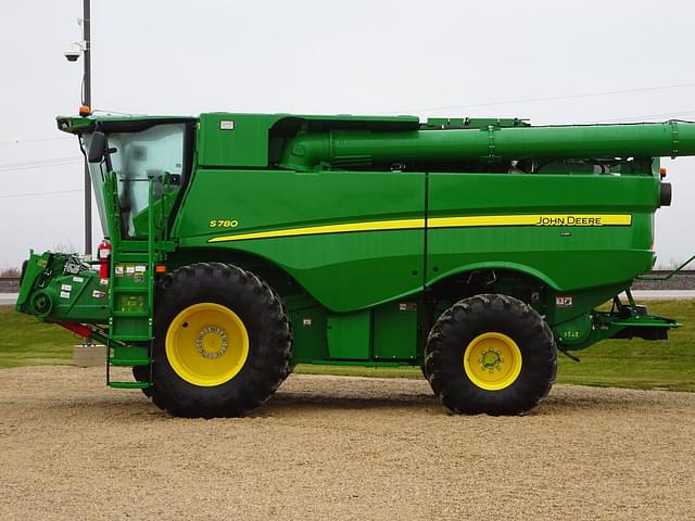 Image of John Deere S780 equipment image 1