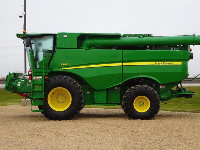 Image of John Deere S780 equipment image 1