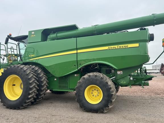 Image of John Deere S780 equipment image 3