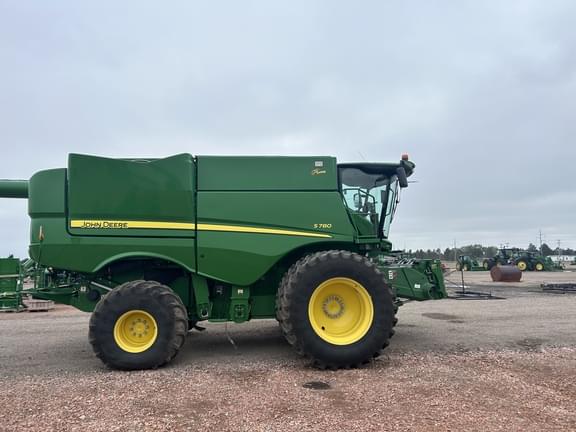 Image of John Deere S780 equipment image 2