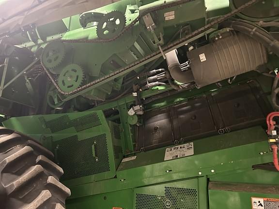 Image of John Deere S780 equipment image 4