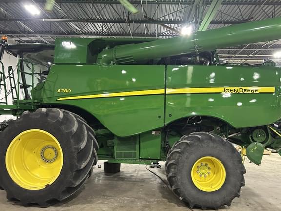 Image of John Deere S780 equipment image 2