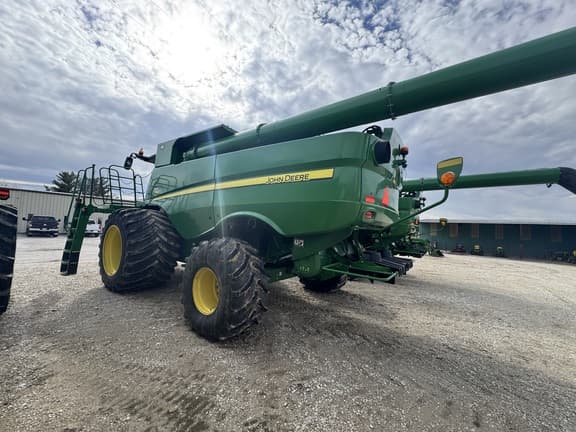 Image of John Deere S780 equipment image 4