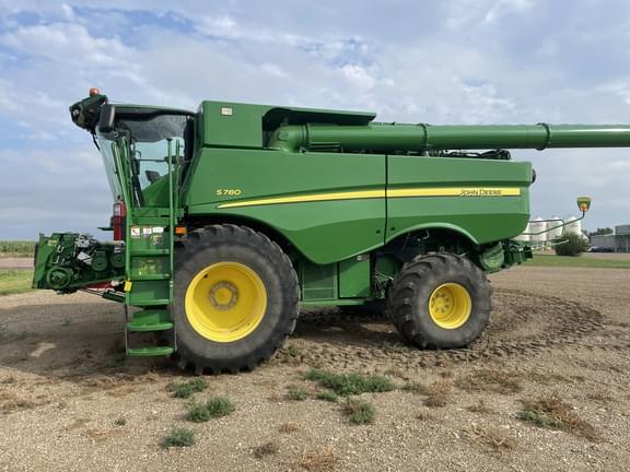 Image of John Deere S780 equipment image 2