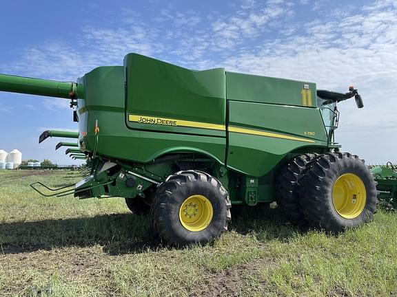 Image of John Deere S780 equipment image 2