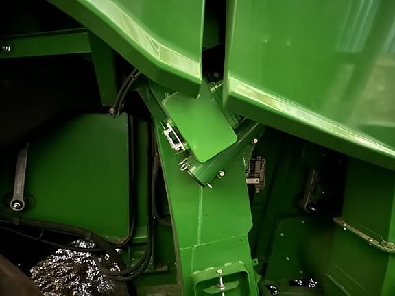 Image of John Deere S780 equipment image 3