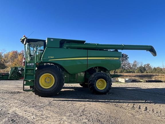 Image of John Deere S780 equipment image 2