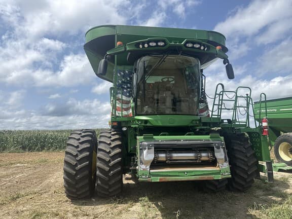 Image of John Deere S780 equipment image 1