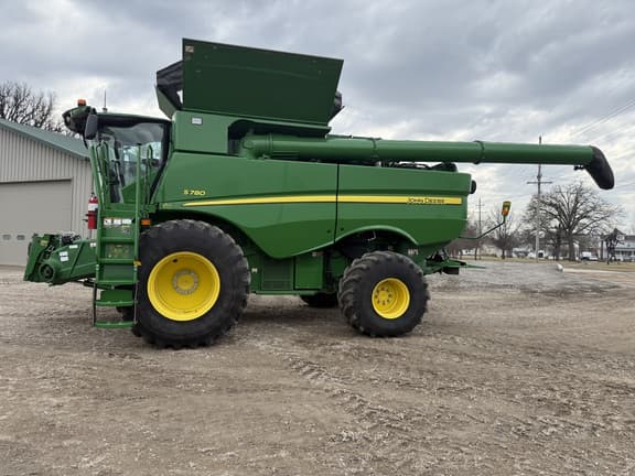 Image of John Deere S780 equipment image 1