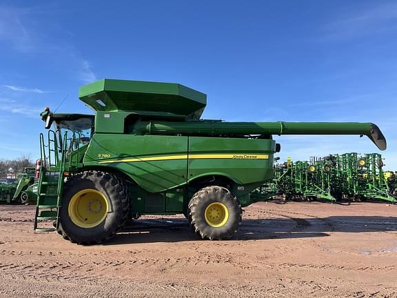 Image of John Deere S780 equipment image 1