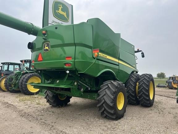 Image of John Deere S780 equipment image 4