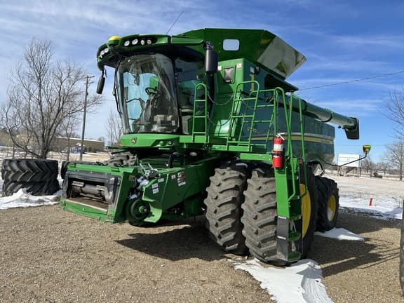 Image of John Deere S780 equipment image 2