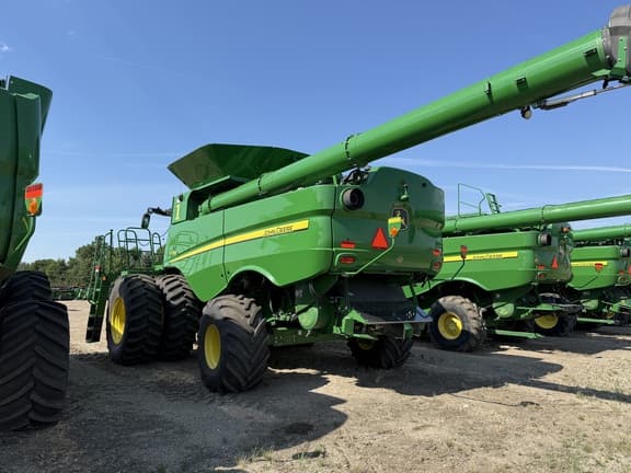 Image of John Deere S780 equipment image 4