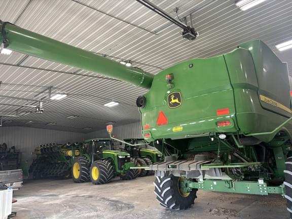 Image of John Deere S780 equipment image 4