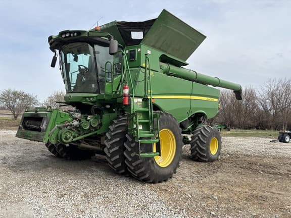 Image of John Deere S780 equipment image 1