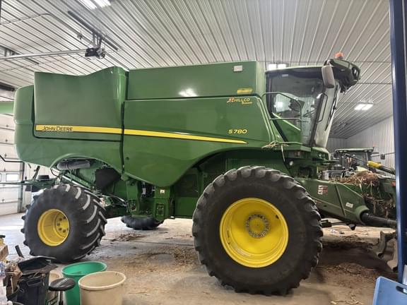 Image of John Deere S780 equipment image 1