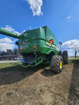 Image of John Deere S780 equipment image 4