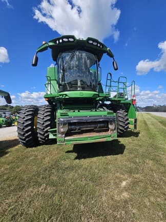 Image of John Deere S780 equipment image 1