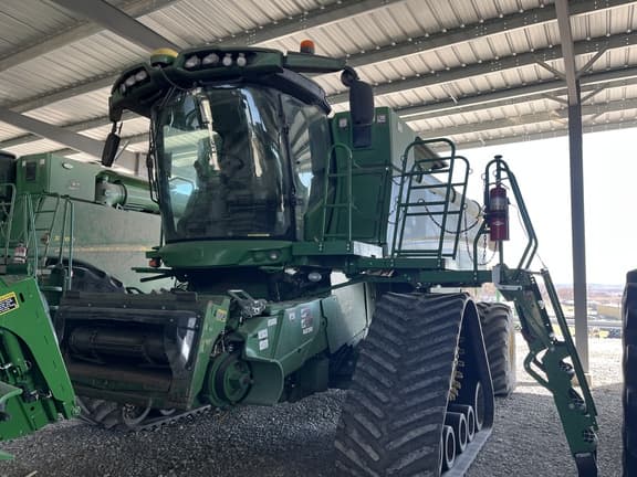 Image of John Deere S780 equipment image 1