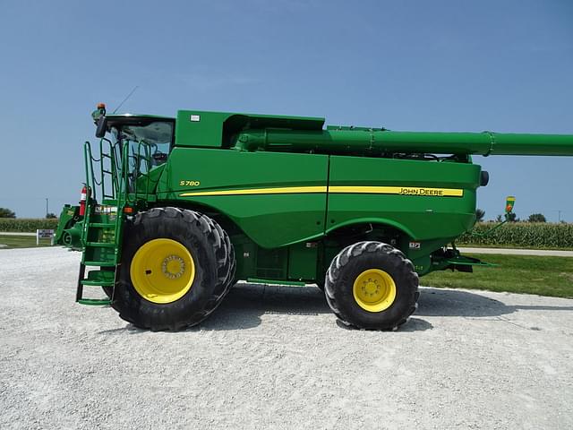 Image of John Deere S780 equipment image 1