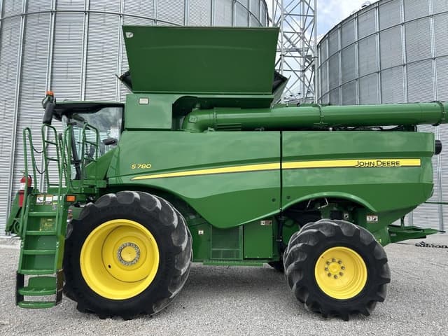 Image of John Deere S780 equipment image 2
