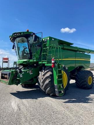 Image of John Deere S780 equipment image 1