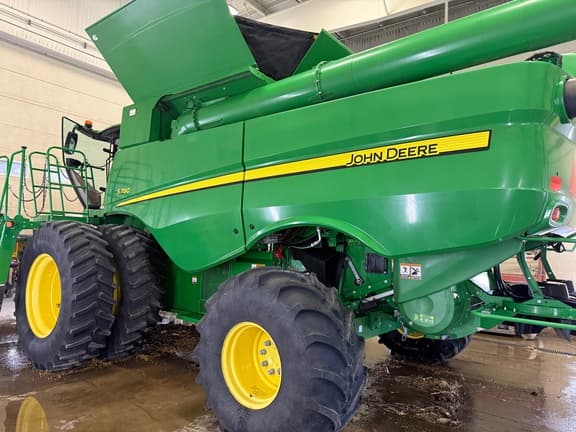 Image of John Deere S780 equipment image 2