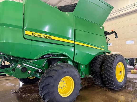 Image of John Deere S780 equipment image 3