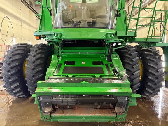 Image of John Deere S780 equipment image 4