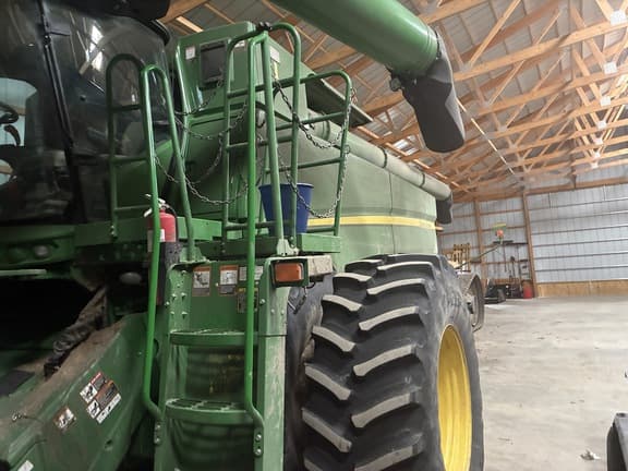 Image of John Deere S780 equipment image 2