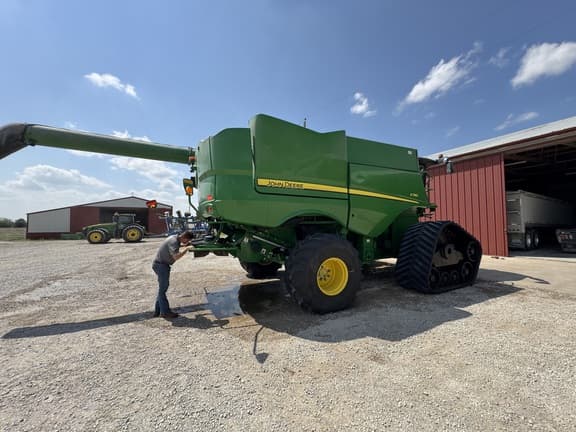 Image of John Deere S780 equipment image 2