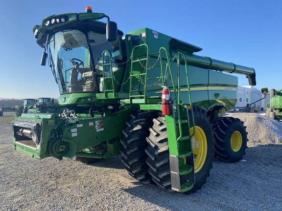 Main image John Deere S780