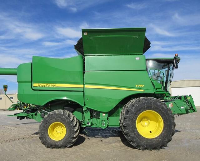 Image of John Deere S780 equipment image 3