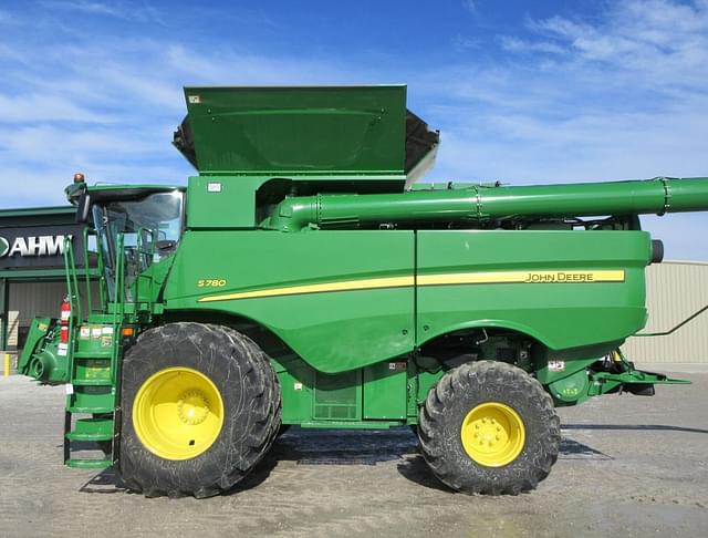 Image of John Deere S780 equipment image 1