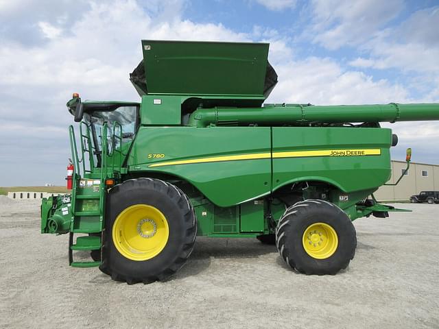 Image of John Deere S780 equipment image 1