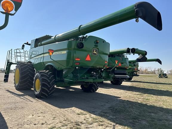 Image of John Deere S780 equipment image 2