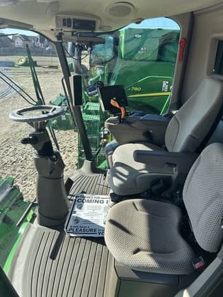 Image of John Deere S780 equipment image 4